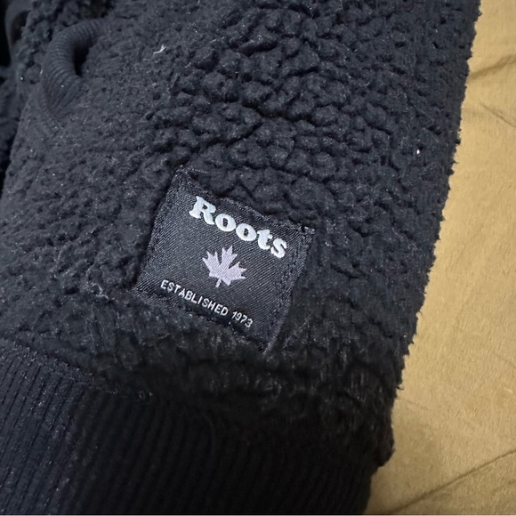 Ladies Roots Sherpa Black Hoodie with Front Pocket - Size Small - Picture 2 of 6